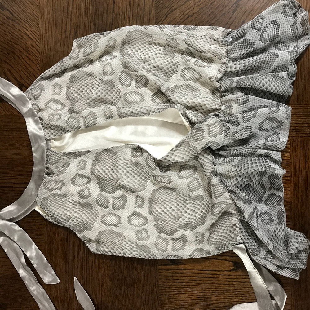 Alexia admor size medium blouse.